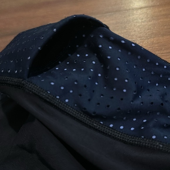 Athleta Ultimate Stash Pocket Laser Cut 7/8 Tights Size XXS Excellent Condition - Picture 8 of 16